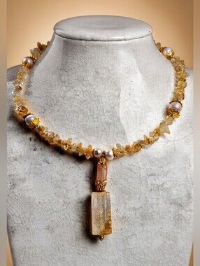 About the listing:Citrine Chip Beads And Pearls With Citrine Pendant Necklace